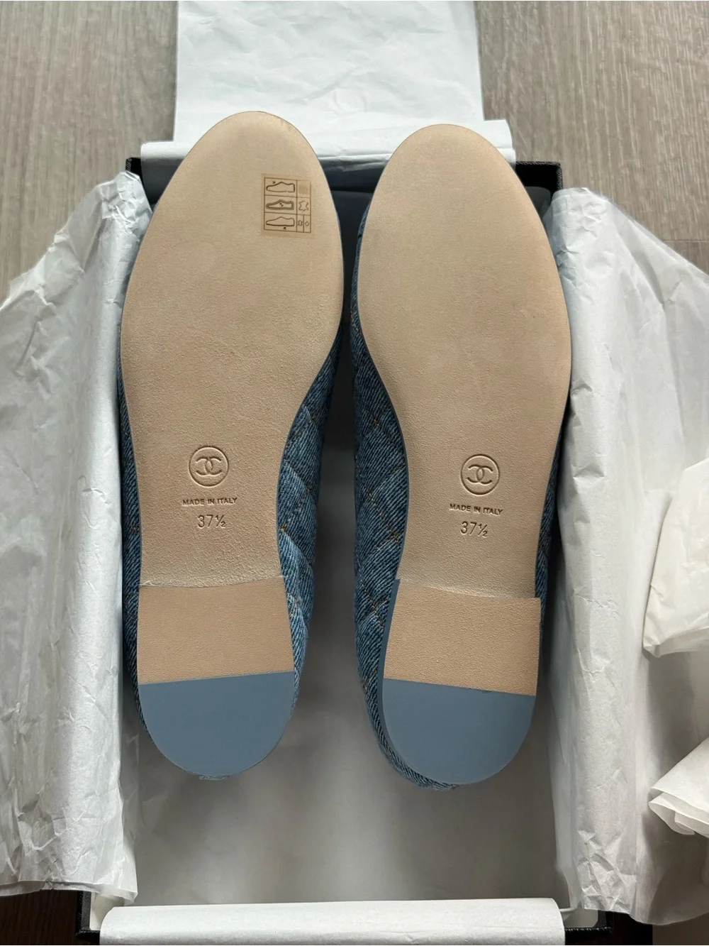 CHANEL authentic light
